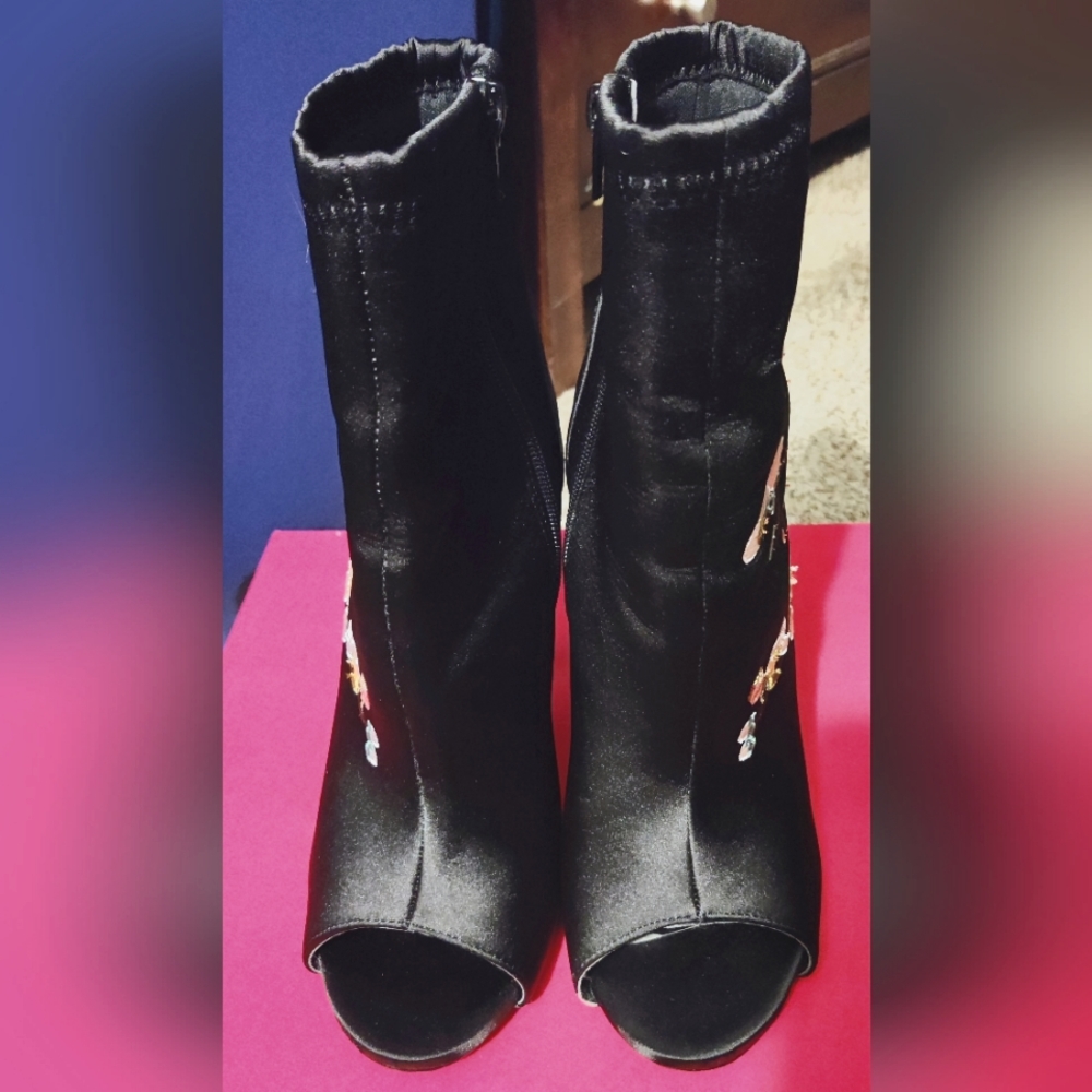 Black 8.5 Stiletto Open Toe Flower Print Suede Bootie Heels